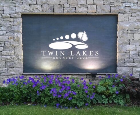Twin Lakes Luxury Lakeside Lodge Park Entrance